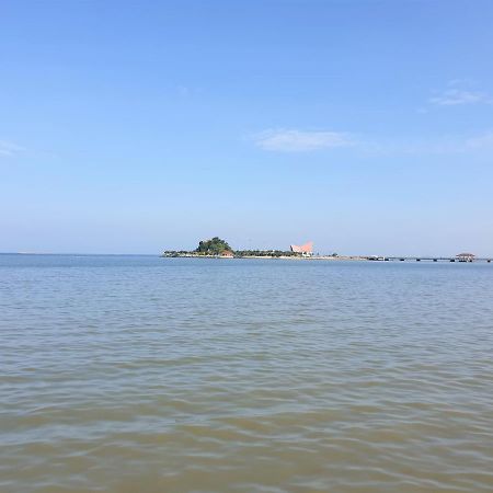 Samchai Hotel Sziracsa Kültér fotó