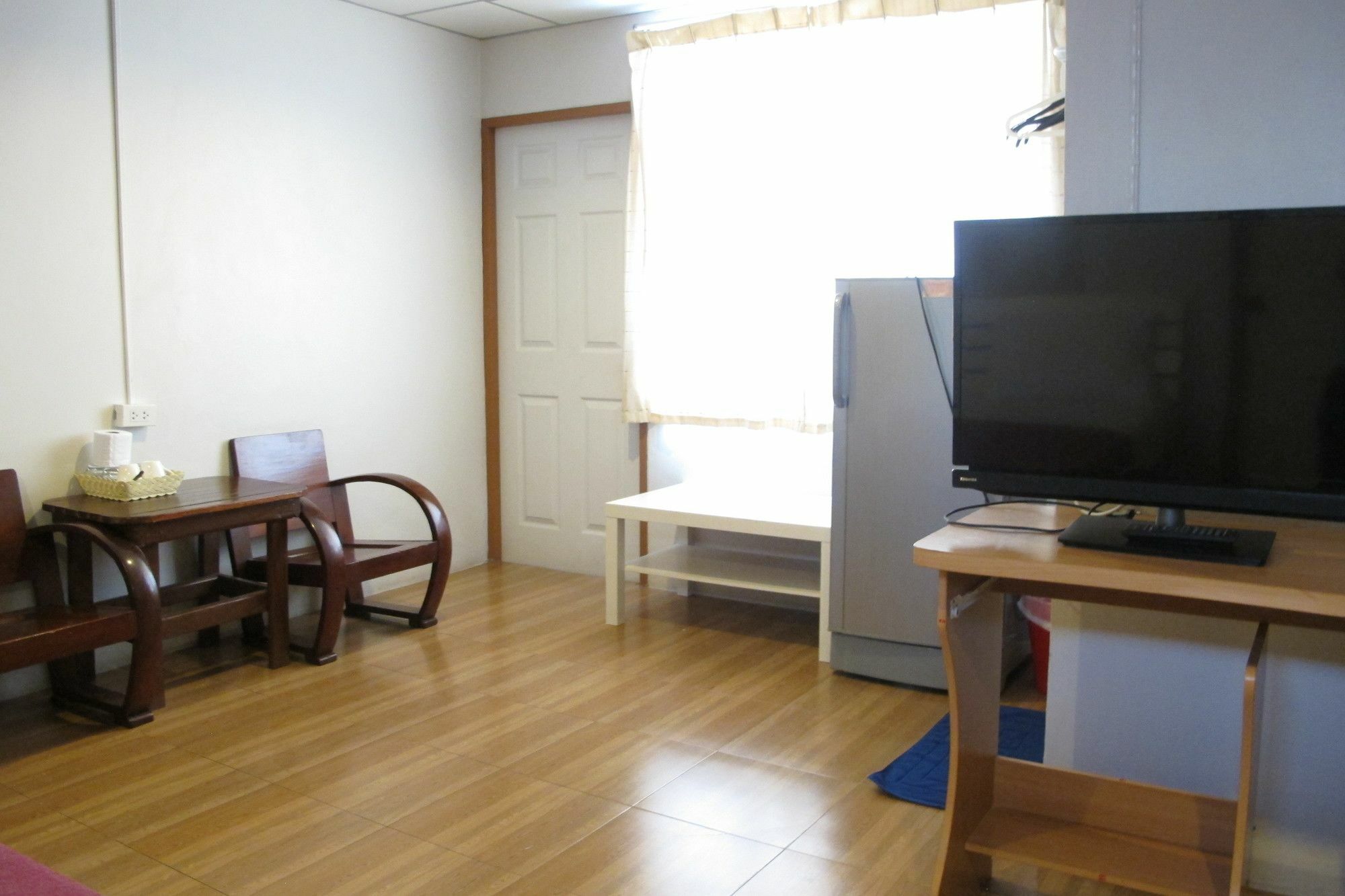 Samchai Hotel Sziracsa Kültér fotó