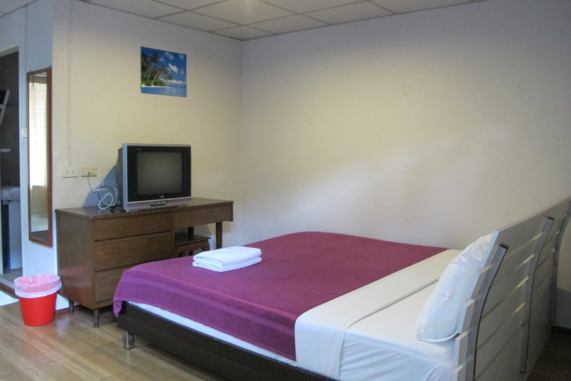Samchai Hotel Sziracsa Kültér fotó