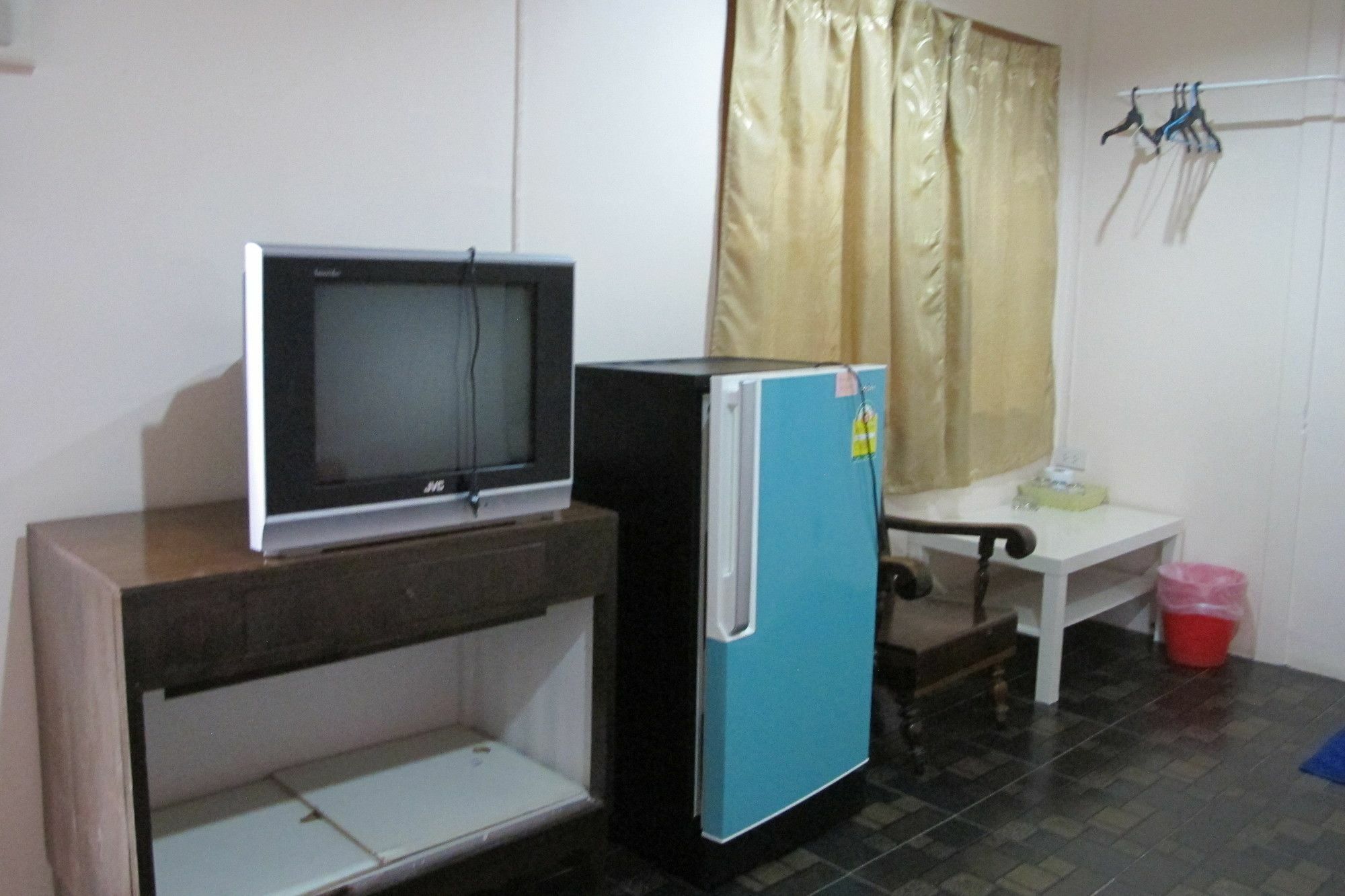 Samchai Hotel Sziracsa Kültér fotó