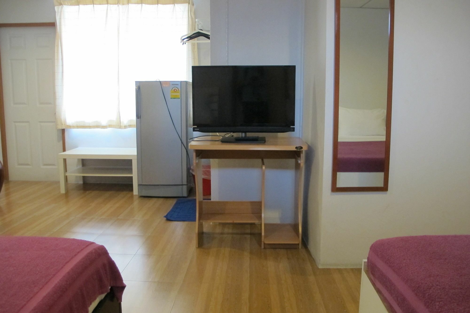 Samchai Hotel Sziracsa Kültér fotó