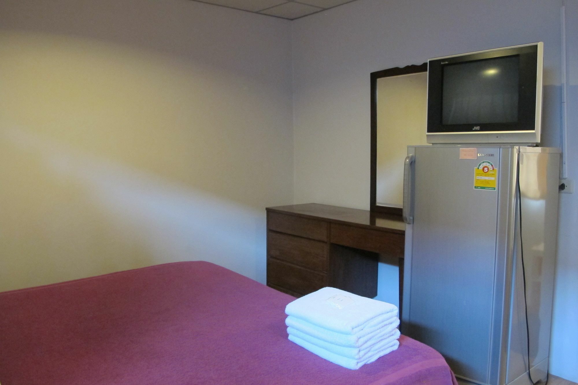 Samchai Hotel Sziracsa Kültér fotó