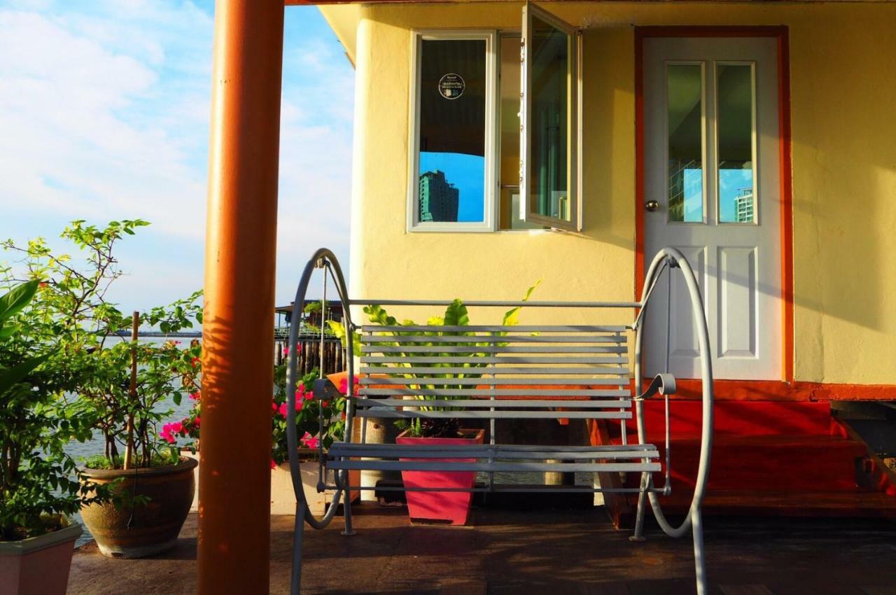 Samchai Hotel Sziracsa Kültér fotó