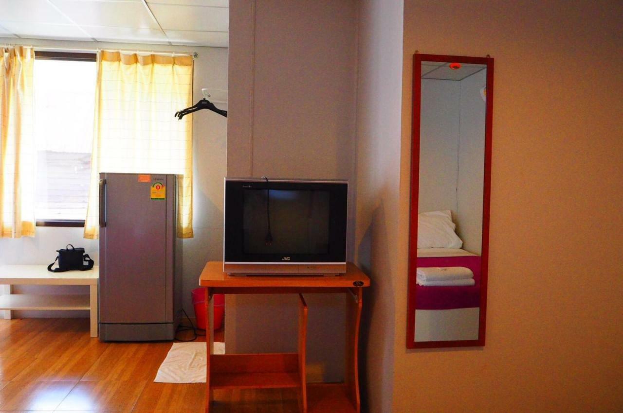 Samchai Hotel Sziracsa Kültér fotó