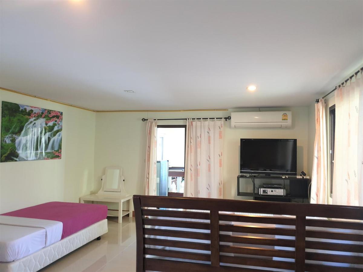 Samchai Hotel Sziracsa Kültér fotó