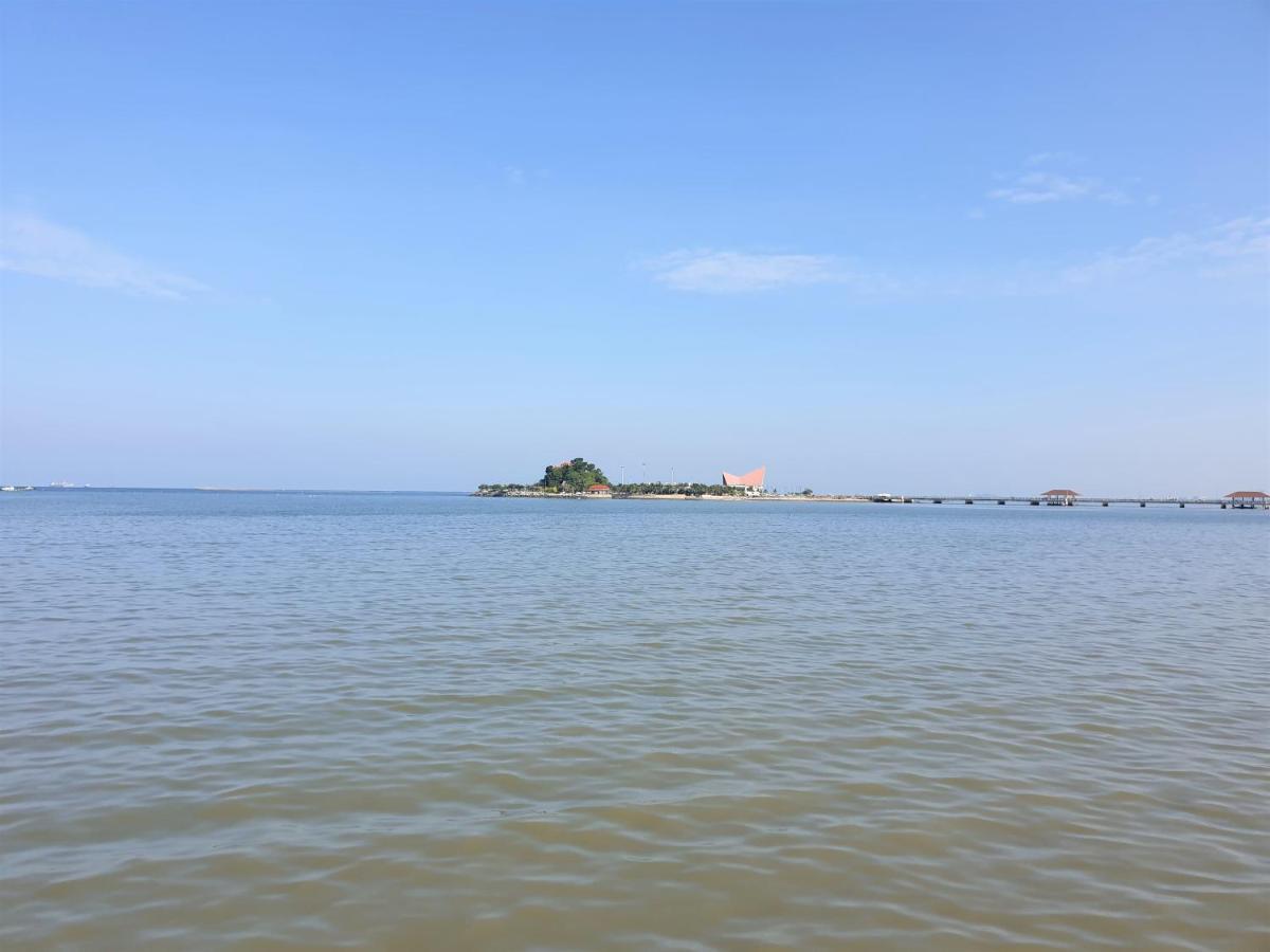 Samchai Hotel Sziracsa Kültér fotó