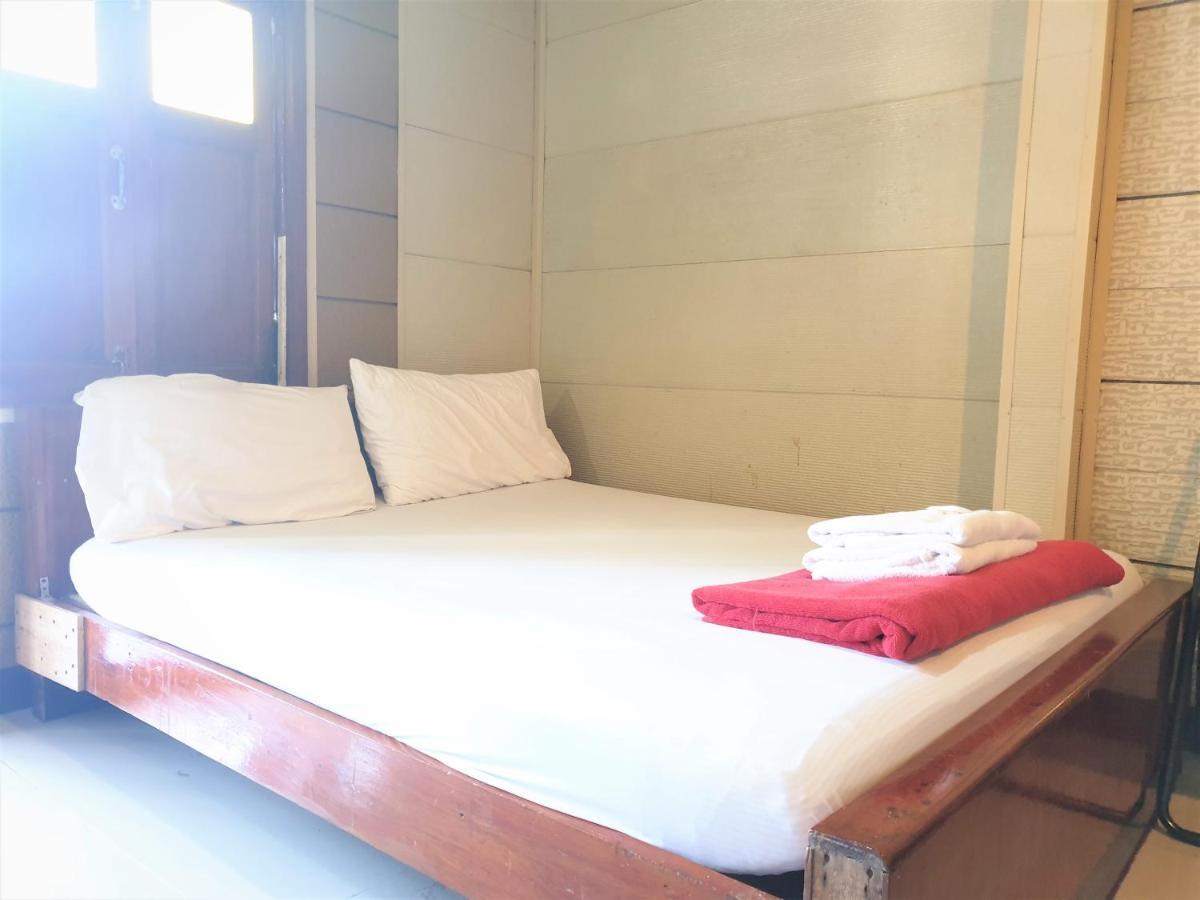 Samchai Hotel Sziracsa Kültér fotó