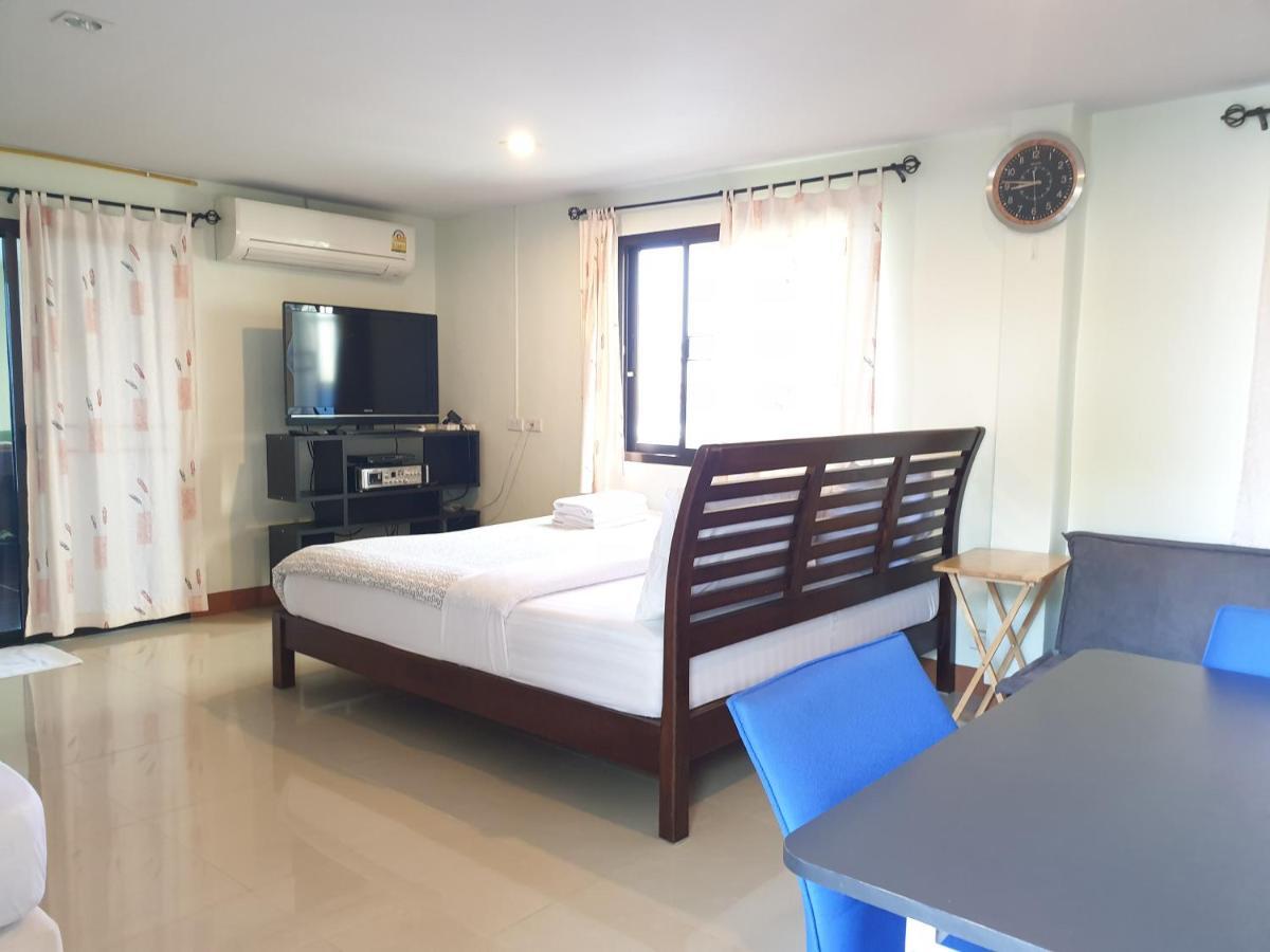 Samchai Hotel Sziracsa Kültér fotó