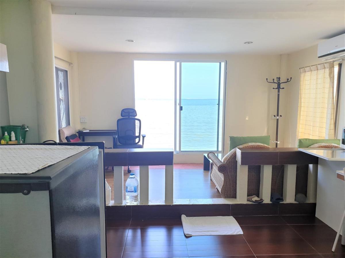 Samchai Hotel Sziracsa Kültér fotó