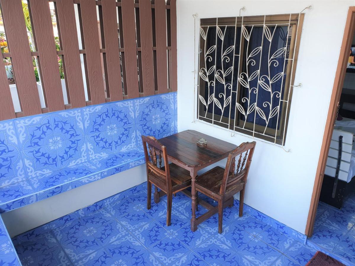 Samchai Hotel Sziracsa Kültér fotó