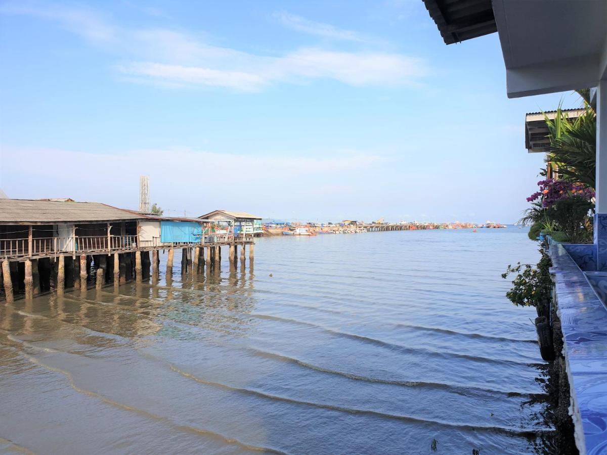 Samchai Hotel Sziracsa Kültér fotó