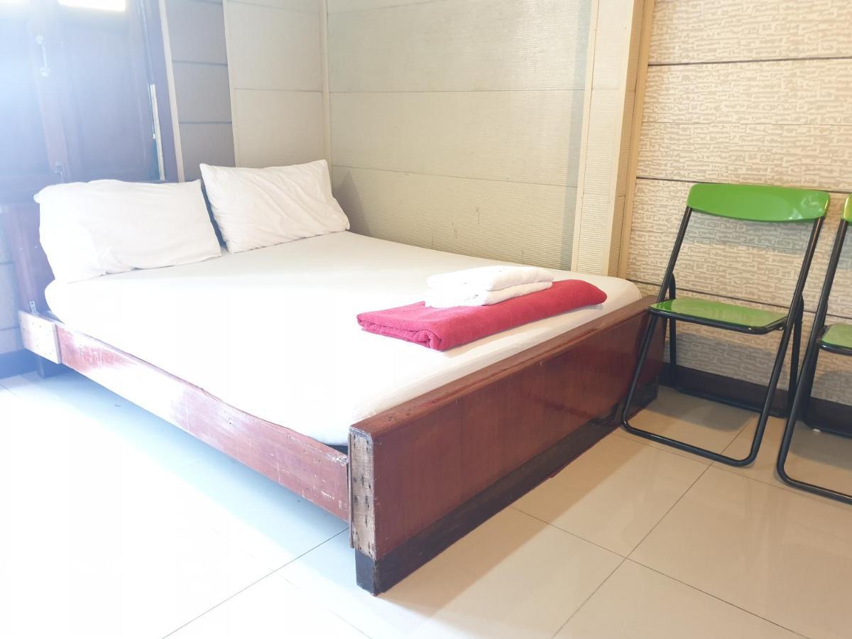 Samchai Hotel Sziracsa Kültér fotó