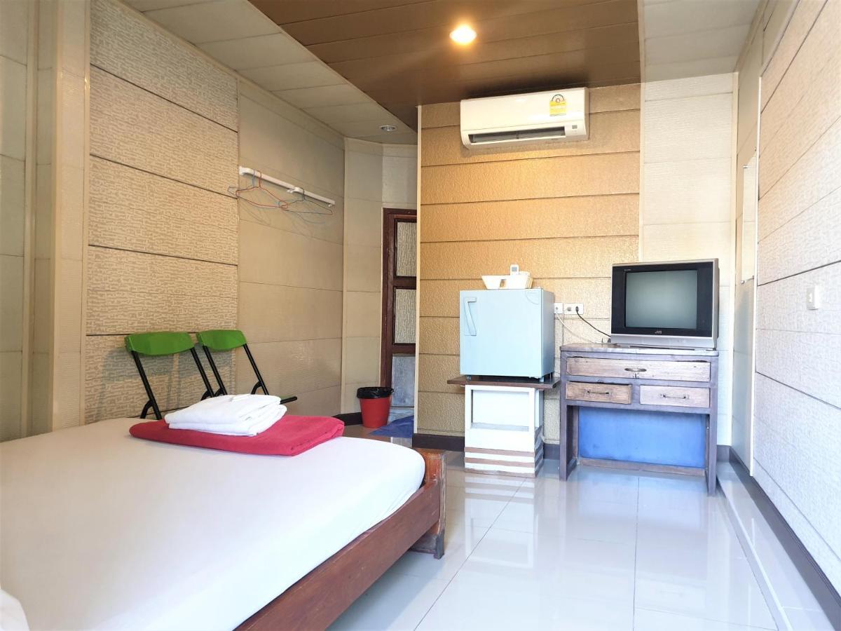 Samchai Hotel Sziracsa Kültér fotó